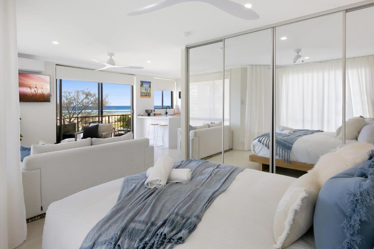 Apartment Beachfront With Balcony & Stunning Views Gold Coast