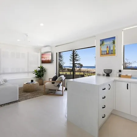 Beachfront Studio With Balcony & Stunning Views Gold Coast Exterior photo