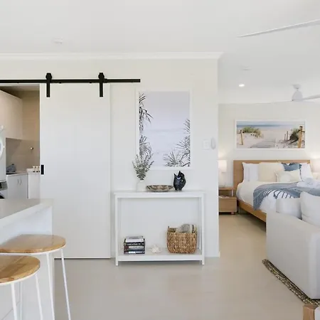 Beachfront Studio With Balcony & Stunning Views Gold Coast Exterior photo